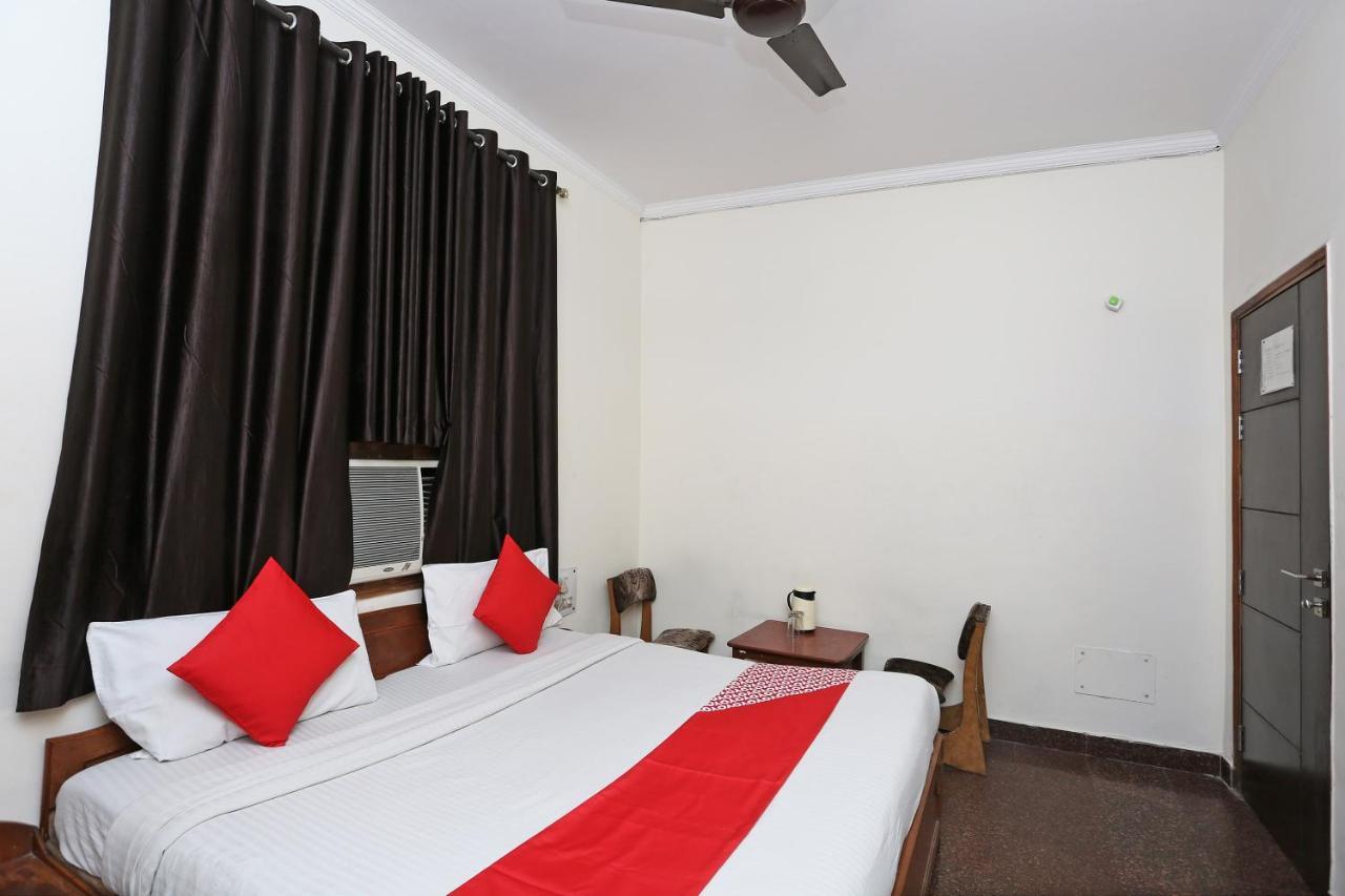 Oyo 8188 Vardhmaan Inn Delhi  Esterno foto