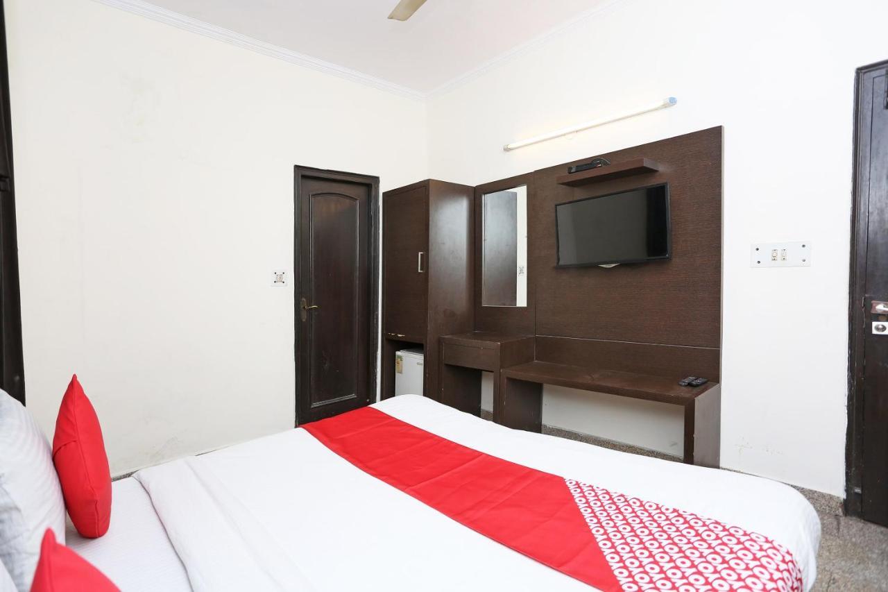 Oyo 8188 Vardhmaan Inn Delhi  Esterno foto