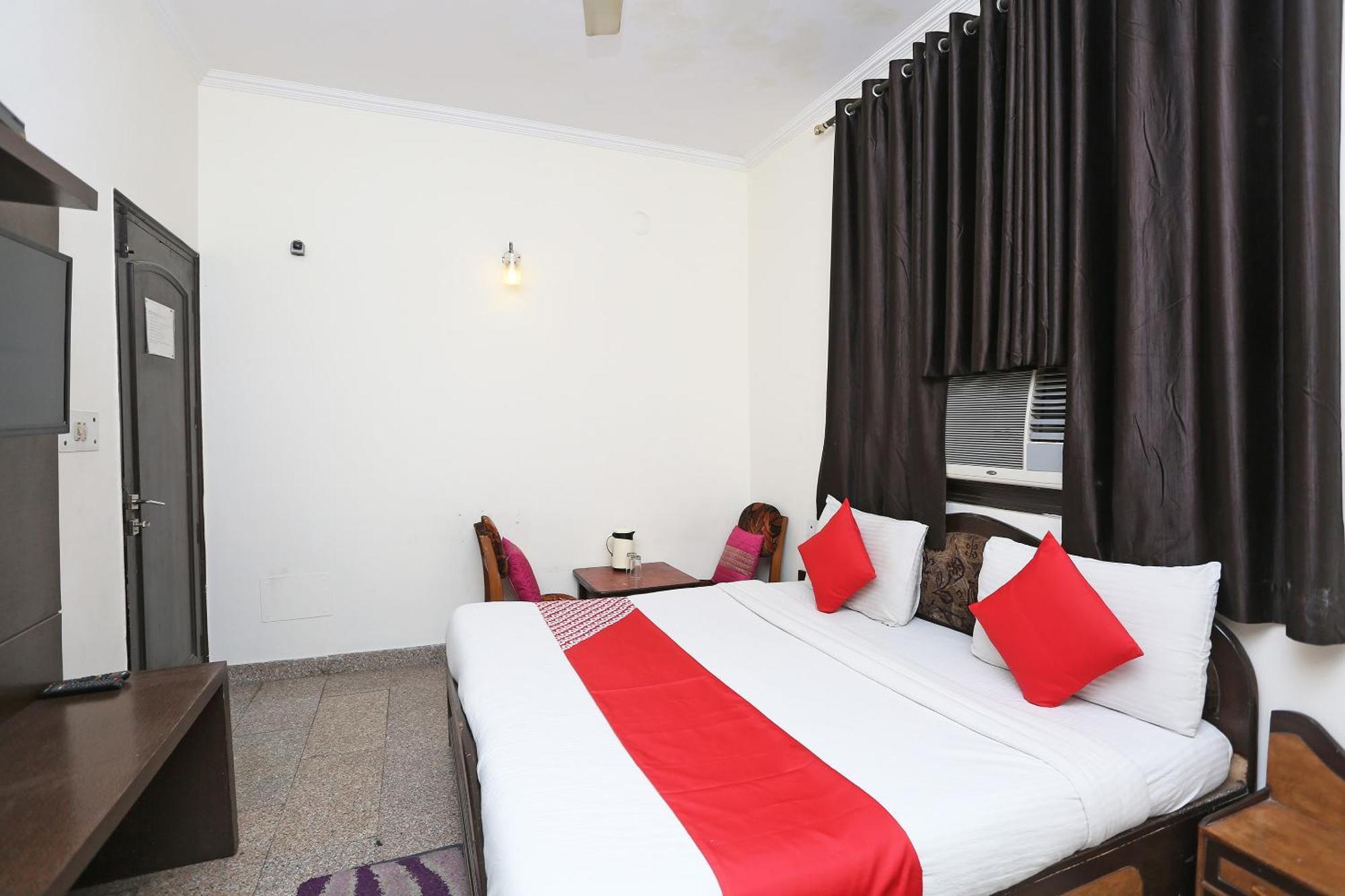 Oyo 8188 Vardhmaan Inn Delhi  Esterno foto